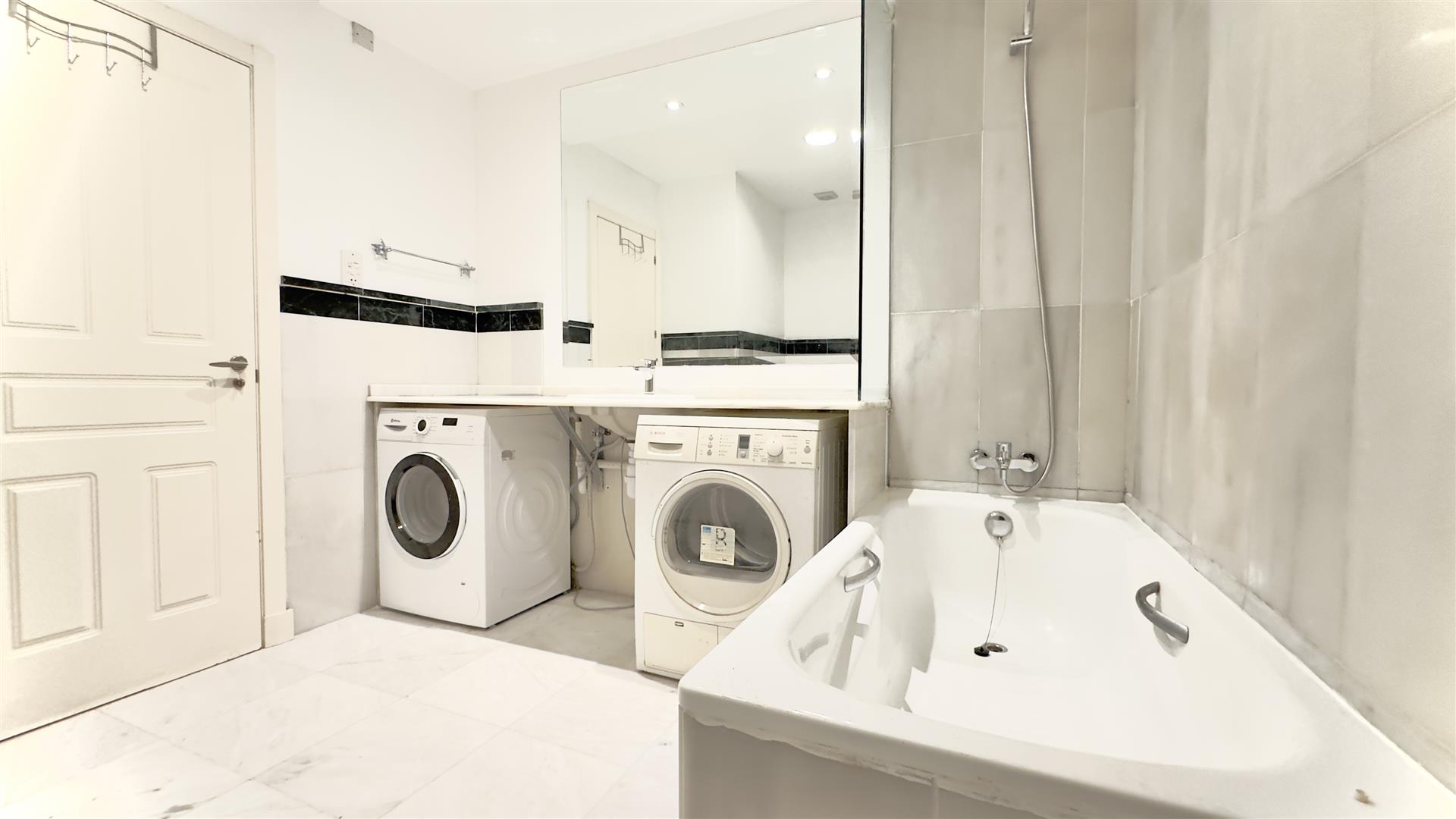 Image of Apartment - 4 Bedrooms - 2 Bathrooms for Sale in Europlaza-Gibraltar, Image 9